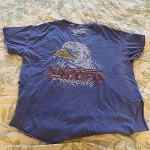 Used Pebby Forevee T-Shirt - Smoke and Pet free home!